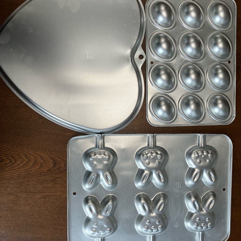 Wilton bakeware bundle! All new, never used- had great intentions! Wilton !